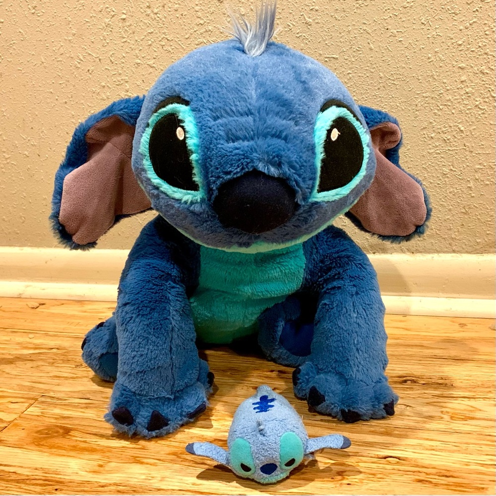 13” Stitch genuine Disney Parks/World + Tsum Tsum